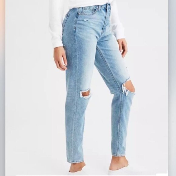 American Eagle Ripped High Rise Light Wash Mom  Jean - Picture 3 of 16